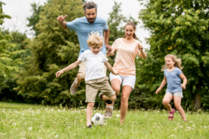 the-benefits-of-outdoor-play-connecting-with-nature-and-boosting-child
