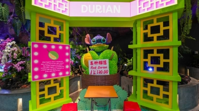 A topiary of Stitch eating a durian at a durian stand.